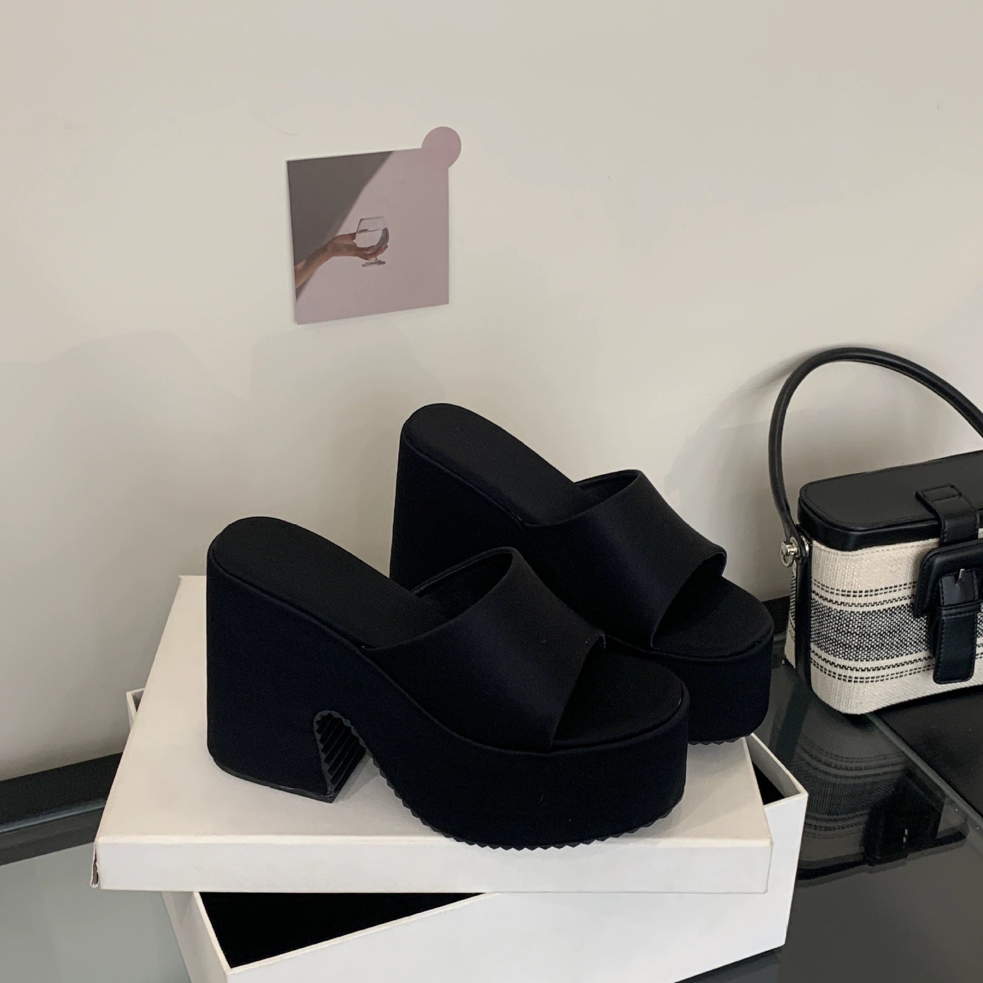 Women's Thick Sole Open Toe Slippers – Soft Breathable Unique Sandals for Indoor/Outdoor Summer Comfort